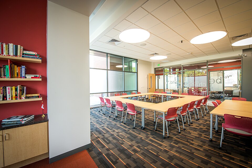 File:Bid Ideas Room.jpg