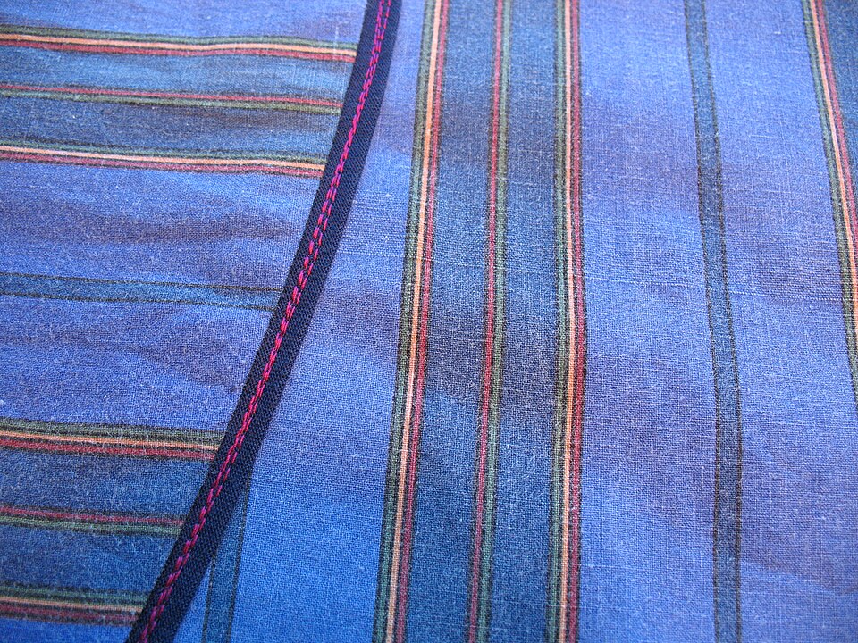 File:Curved seam.jpg