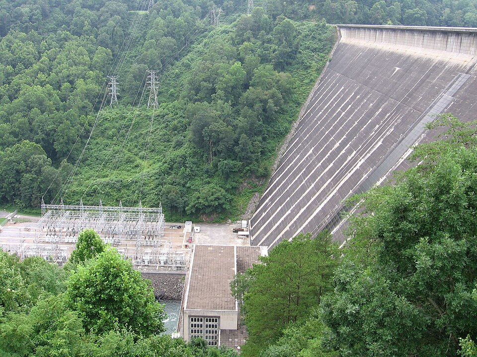 File:Fontana Dam Powerhouse Switchyard 2005-07-30.JPG