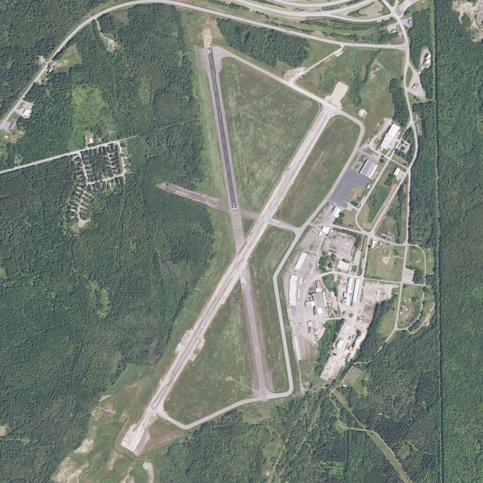 File:Houlton International Airport - Maine.jpg
