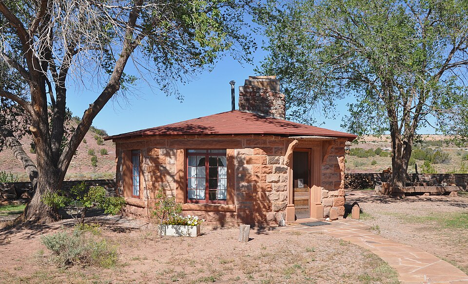 File:Hubbell trading post guest house.jpg