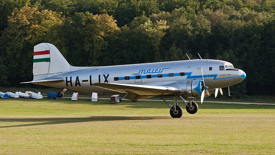 File:Lisunov Li-2T HA-LIX Hahnweide 2011 02.jpg