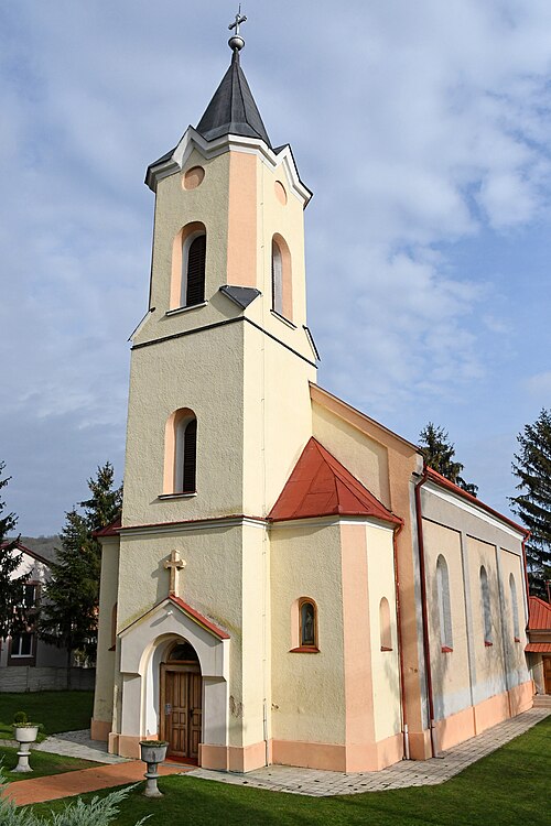 File:Óvár, római katolikus templom 2022 02.jpg