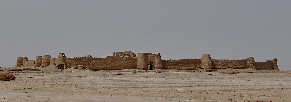 File:قلعه رستم سیستان.JPG