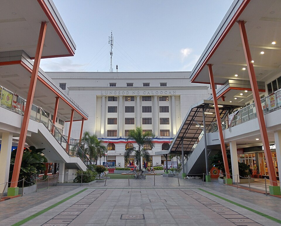 File:Caloocan City Hall, June 2023 (2).jpg