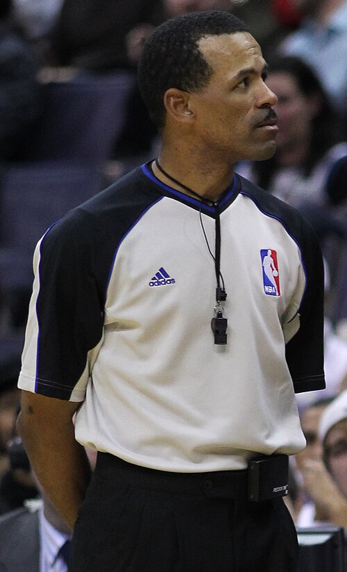 File:Eric Lewis NBA.jpg