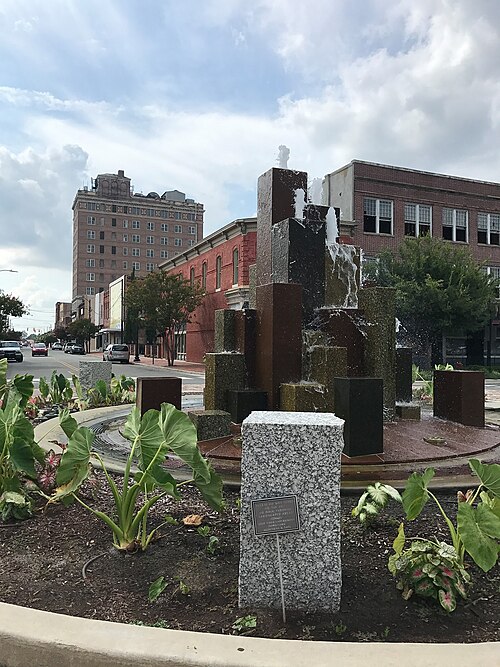 File:Fountain in Goldsboro.jpg