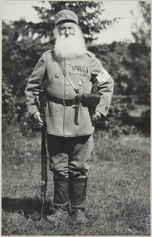 File:Gustaf Wrede af Elimä suojeluskuntapuvussaan.tif