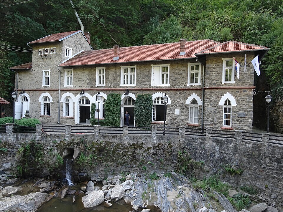 File:Hidrocentrala Vučje, Leskovac a04.JPG