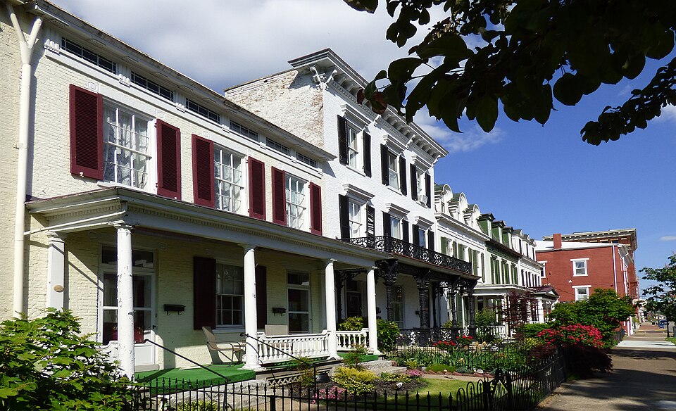 File:Mechanics Row 02.jpg