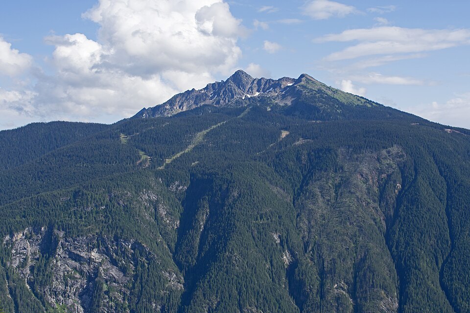 File:Mount Mackenzie from Mount Revelstoke NP.jpg