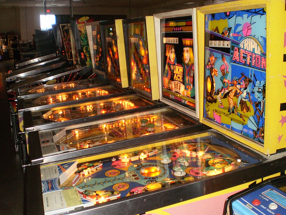 File:Pinball museum old machines.jpg