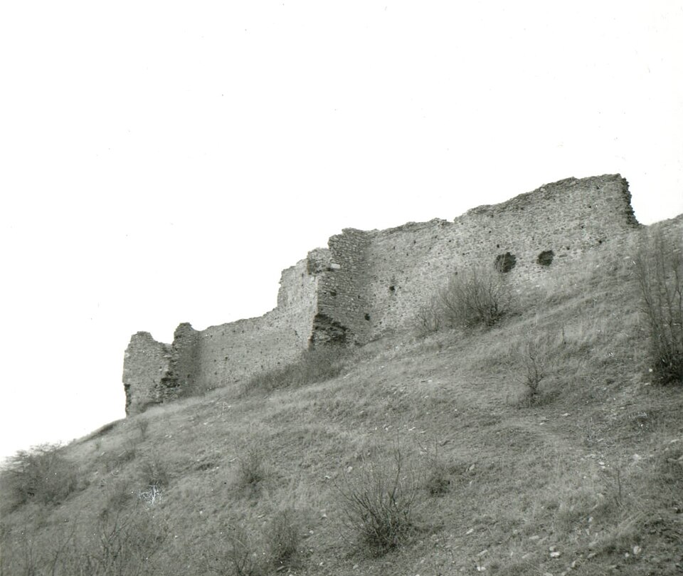 File:Srednjovekovni grad Koprijan (Kurvingrad).jpg
