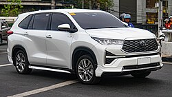Innova Zenix 2.0 Q Hybrid with Modellista package (MAGH10)
