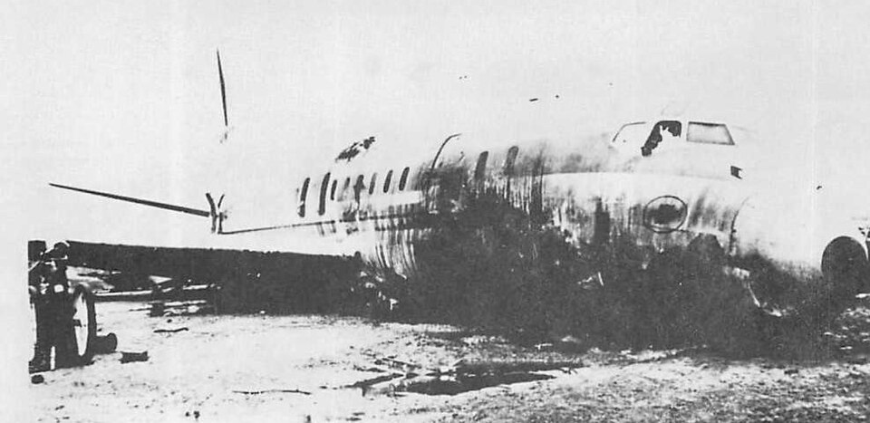 File:United Air Lines N8040U after accident2.jpg