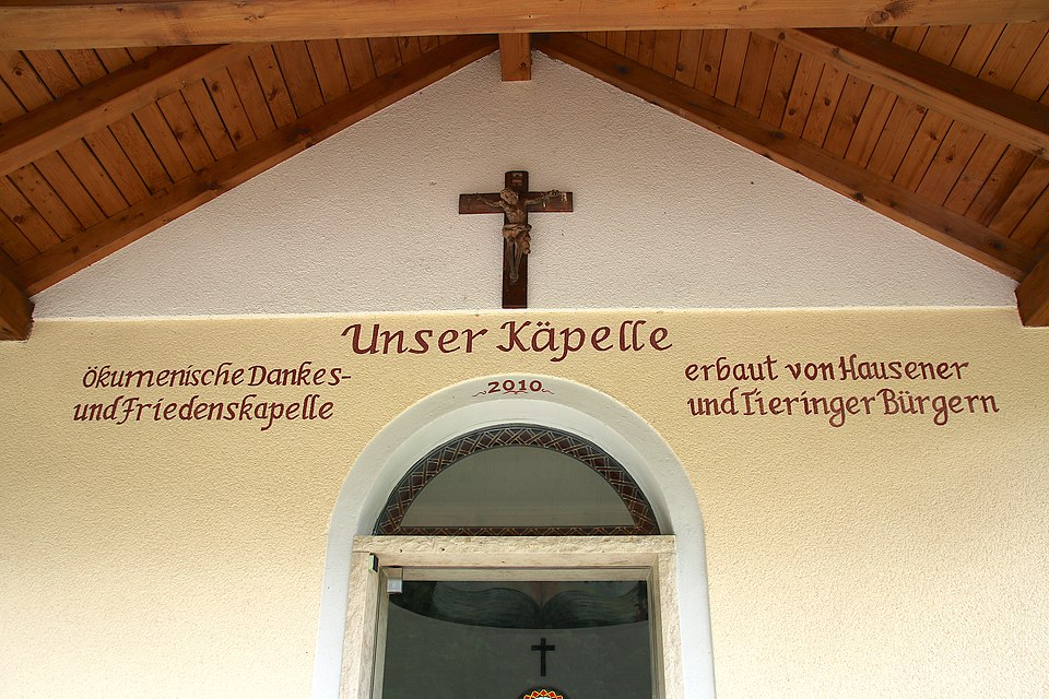 File:Unser Käpelle Tieringen Hausen Beschriftung (2018).jpg