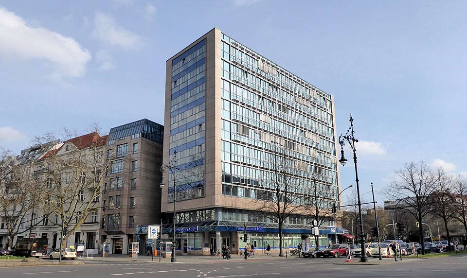 File:Charlottenburg Kurfürstendamm 182 Philips-Haus.jpg