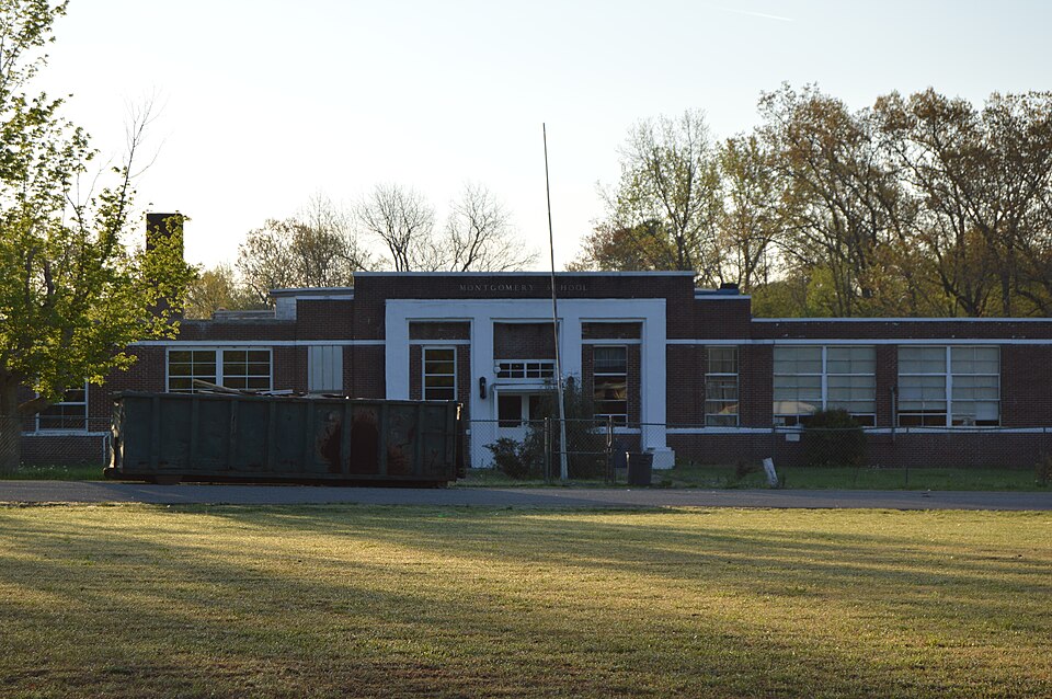 File:Montgomery High School, Lexington.jpg