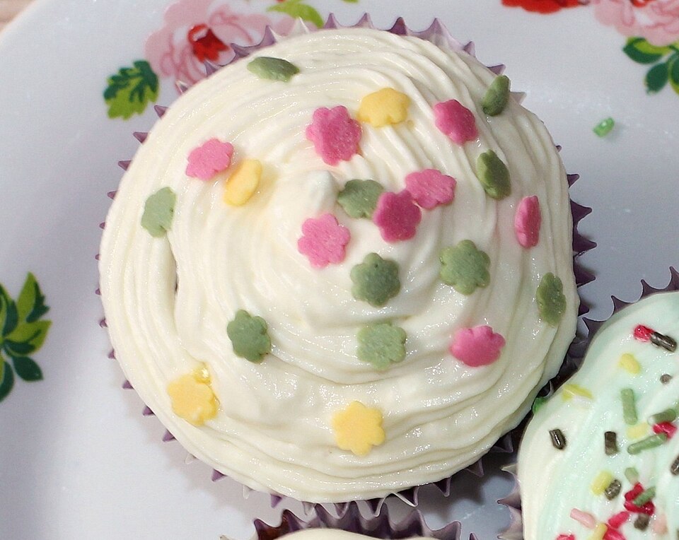 File:Muffins with confetti candy.jpg