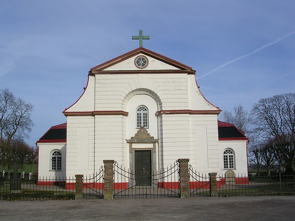 File:Öveds kyrka framifrån 2.jpg