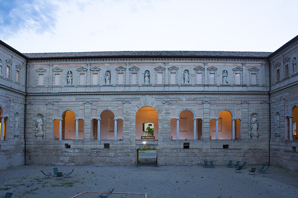 File:CHIOSTRI SAN PIETRO RE.JPG