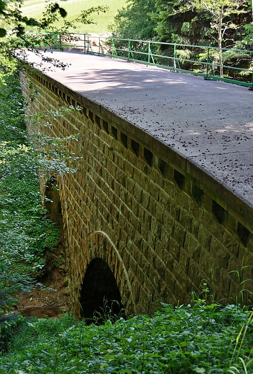 File:Kümmelhof- or Hochgschaiderbachaquädukt 1.jpg