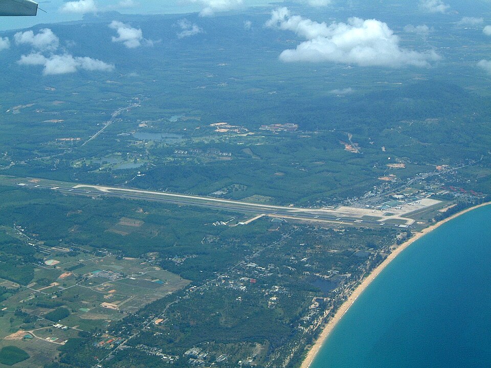 File:Thailand-Aerial-view-of-Phuket-International-Airport-Apr-2003-01.jpg