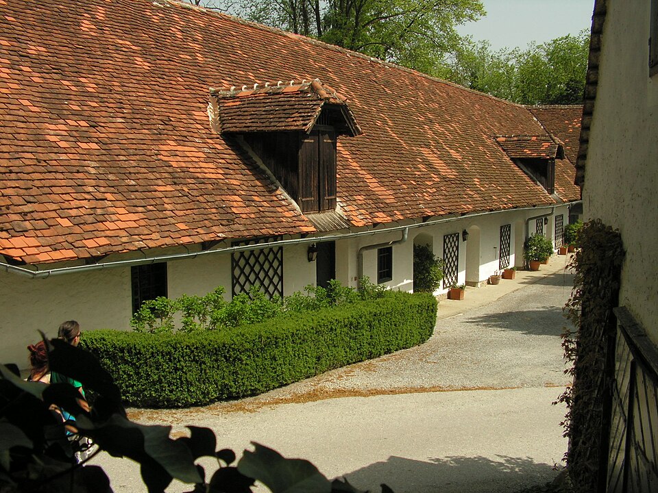 File:Herberstein kastély gazdasági épületek 0175.JPG