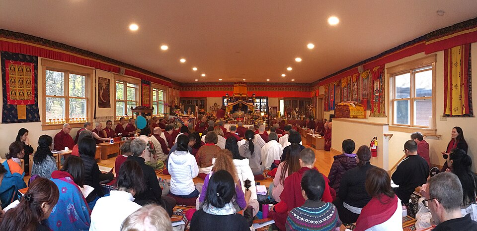 File:Khenpo Karthar resting in state.jpg