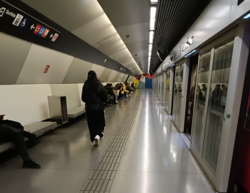 The platform shared by Line 9 and Line 10