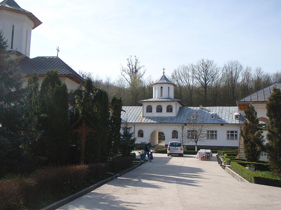File:RO GJ Stramba monastery 5.jpg