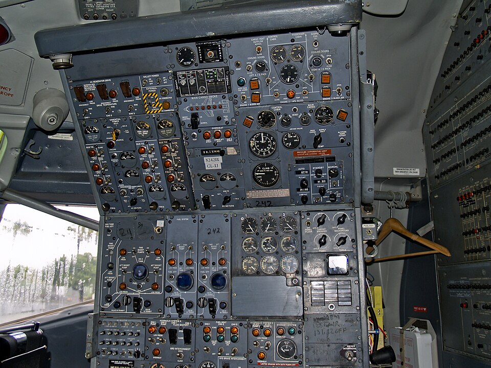 File:B727 Flight Engineer's Station (7296917410).jpg