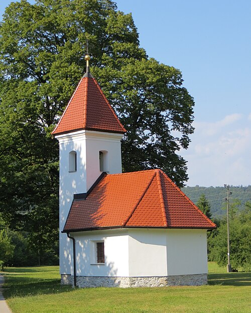 File:Iska Slovenia - church.JPG