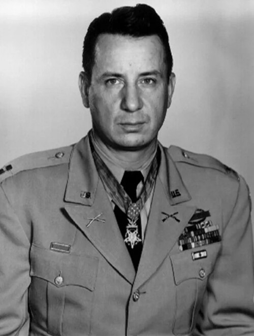 File:LTC Raymond Harvey.jpg