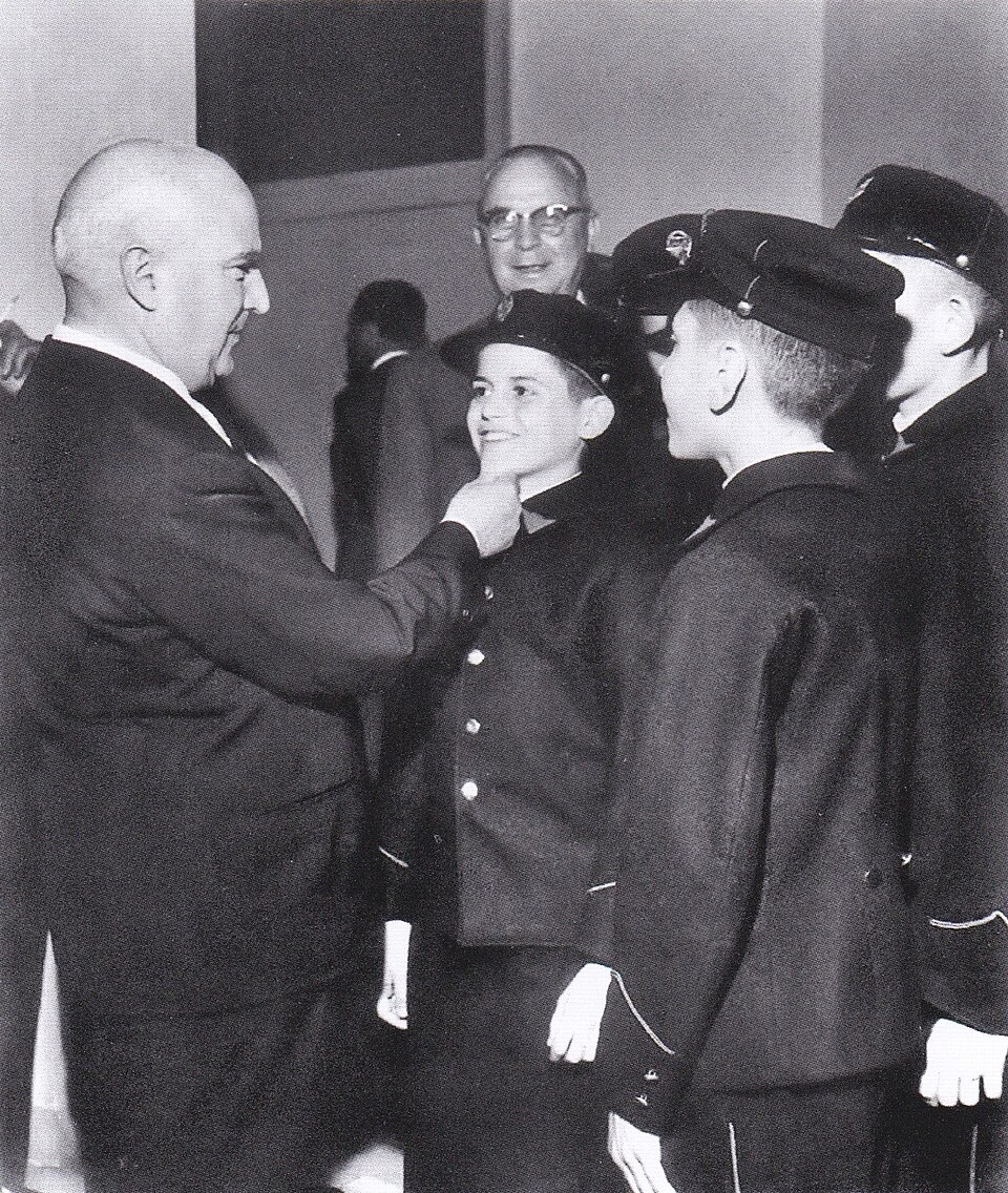 File:Rizzoli visita Martinitt.jpg