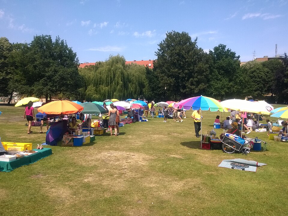 File:Wilmersdorf Preußenpark-002.jpg