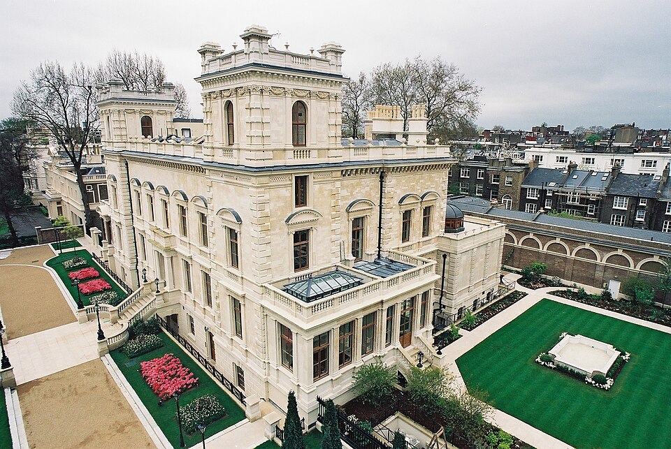 File:18-19 Kensington palace Gardens London.jpg