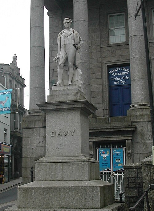 File:HumphryDavyStatueNew2.jpg