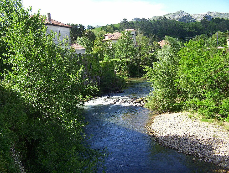 File:Miera River.JPG