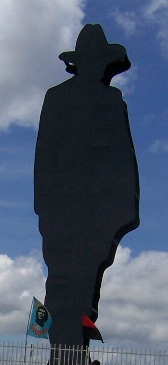 File:Monumento a Sandino en Tiscapa.jpg
