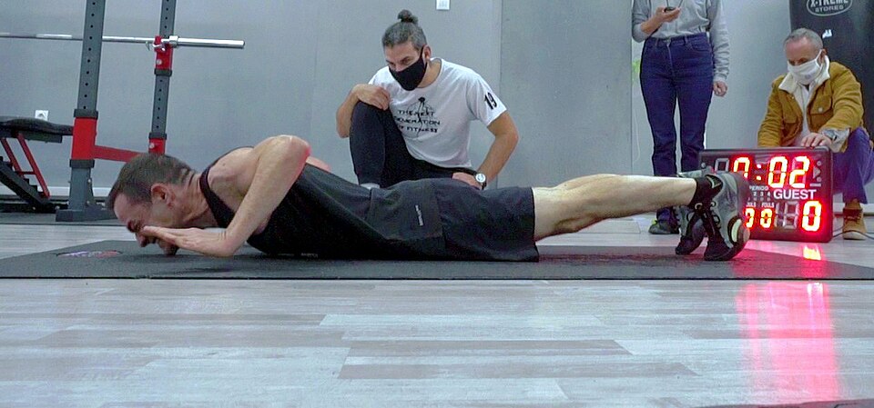 File:Performing pushups.jpg