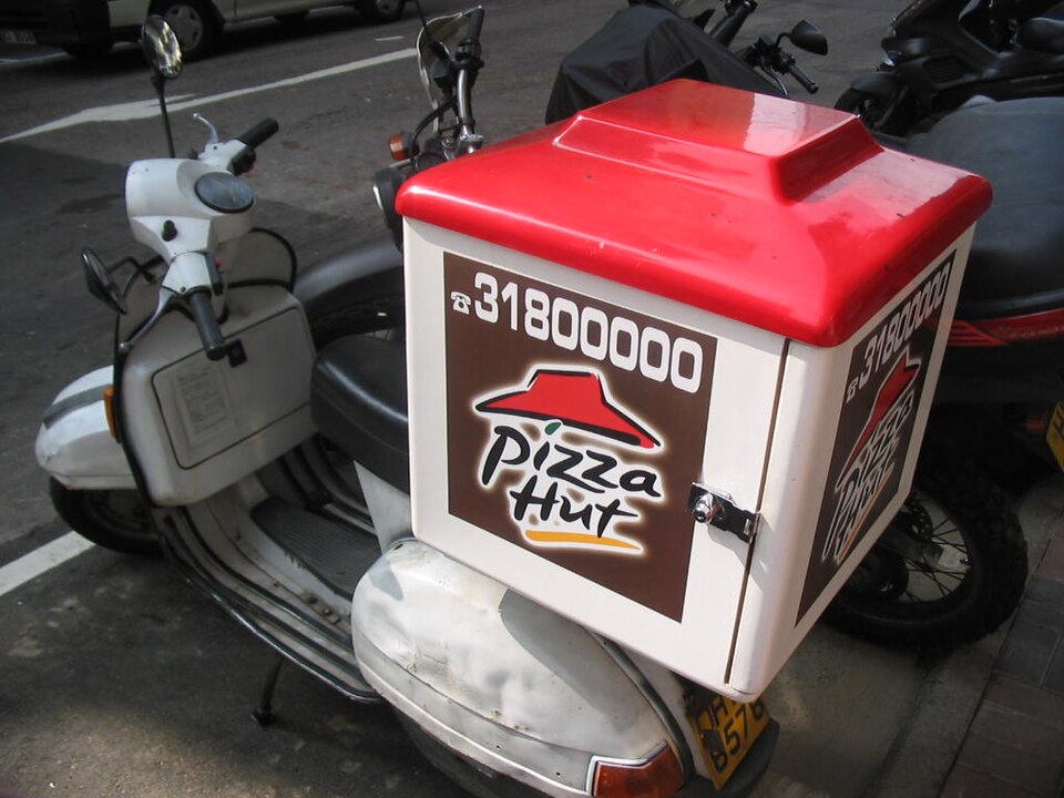 File:Pizza delivery moped HongKong.jpg