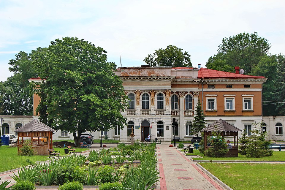 File:Микулинецький палац 1.jpg