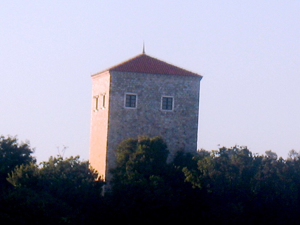 File:Kulla e Ballshajve.JPG