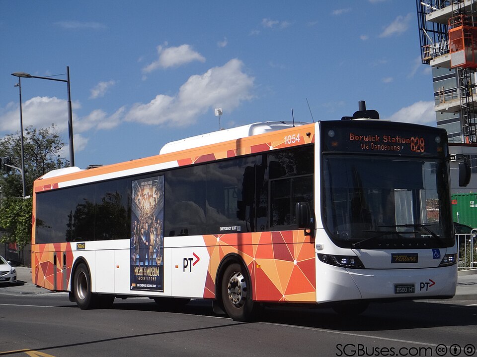 File:Ventura Bus Lines Route 828.jpg