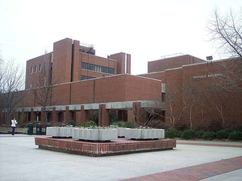 File:Georgia Tech Howey Physics Building.jpg