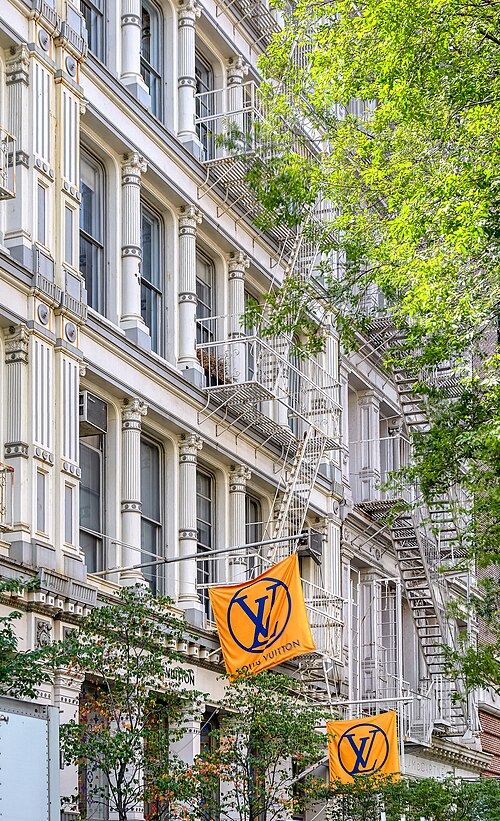 File:Louis-Vuitton 116-Greene-Street NY 2021-06-25 10-24.jpg