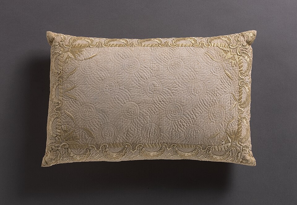 File:Pillow MET DP275204.jpg