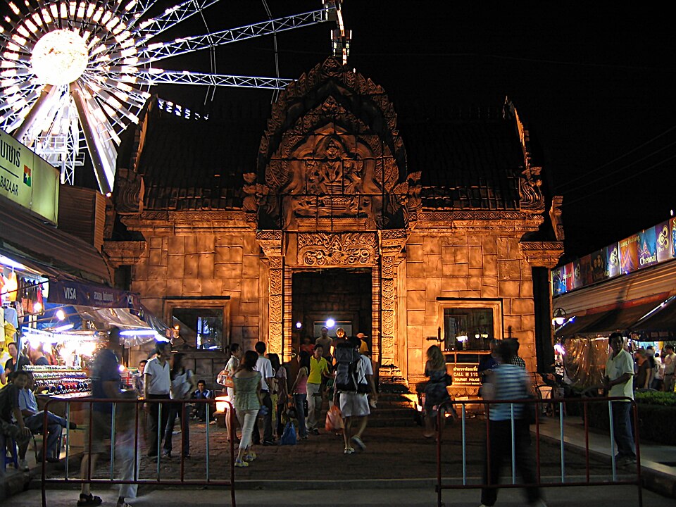 File:Suan Lum Night Bazaar information.jpg