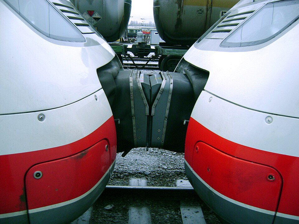 File:Finnish Pendolino coupled.JPG